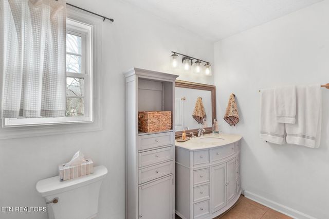 805 Tree Trunk Rd, Knoxville, TN 37934