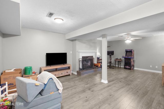 805 Tree Trunk Rd, Knoxville, TN 37934