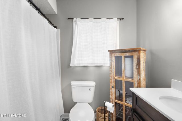 805 Tree Trunk Rd, Knoxville, TN 37934