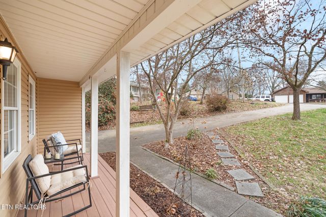 805 Tree Trunk Rd, Knoxville, TN 37934