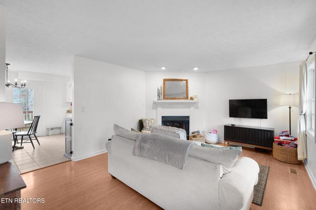 805 Tree Trunk Rd, Knoxville, TN 37934