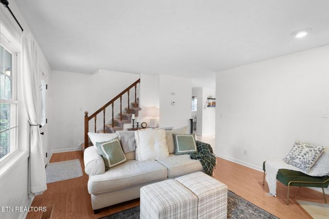 805 Tree Trunk Rd, Knoxville, TN 37934