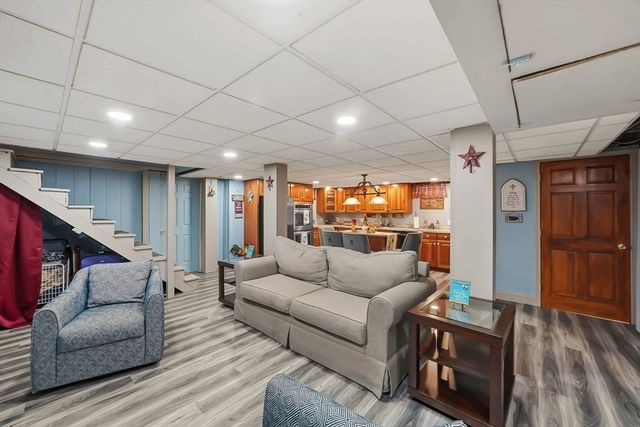 20 Old Orchard Rd, Wilbraham, MA 01095