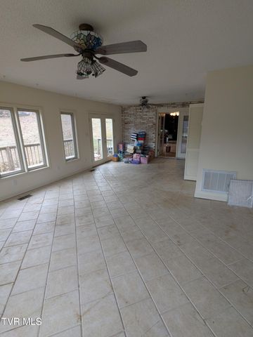 5653 Apache Drive, Kingsport, TN 37664