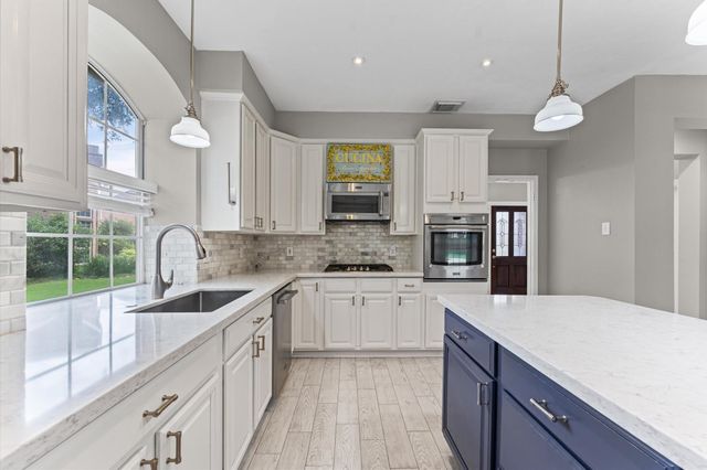 3010 Peekskill Court, Pearland, TX 77584