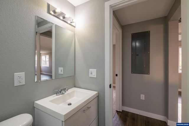 995 Fairview Av SE, Salem, OR 97302