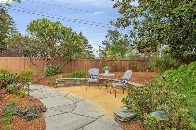 36 Kensington Ct, Kensington, CA 94707