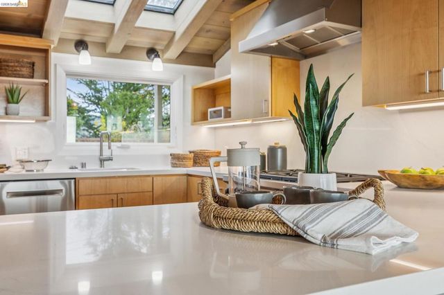 36 Kensington Ct, Kensington, CA 94707