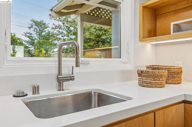 36 Kensington Ct, Kensington, CA 94707