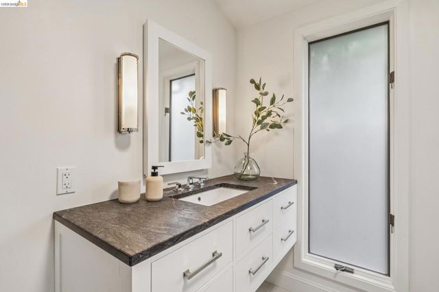 36 Kensington Ct, Kensington, CA 94707