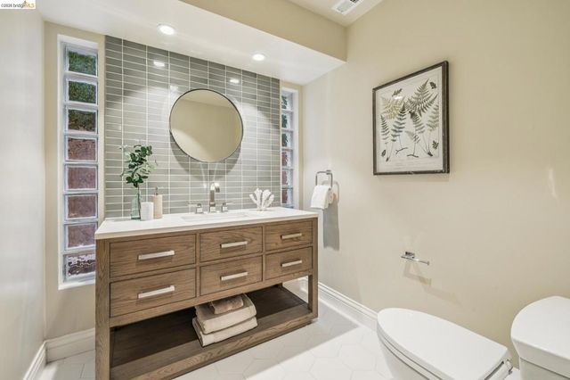 36 Kensington Ct, Kensington, CA 94707