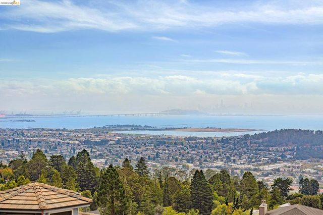36 Kensington Ct, Kensington, CA 94707