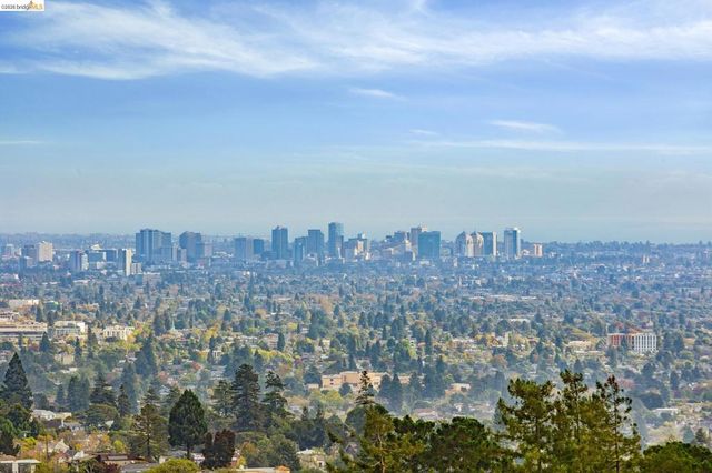 36 Kensington Ct, Kensington, CA 94707