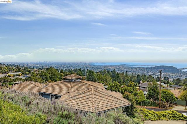 36 Kensington Ct, Kensington, CA 94707