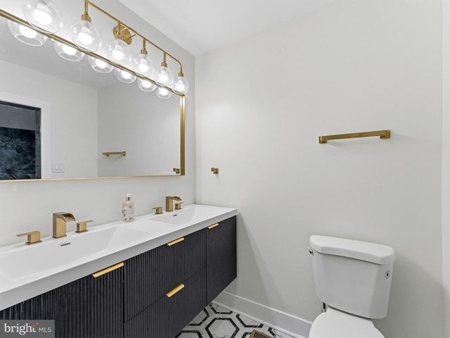 153 PEBBLEBROOK LN, Mount Laurel, NJ 08054