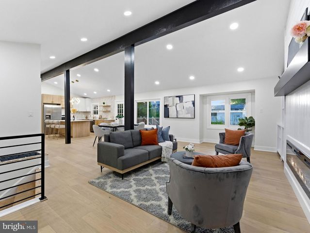 153 PEBBLEBROOK LN, Mount Laurel, NJ 08054