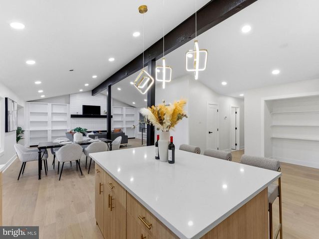 153 PEBBLEBROOK LN, Mount Laurel, NJ 08054