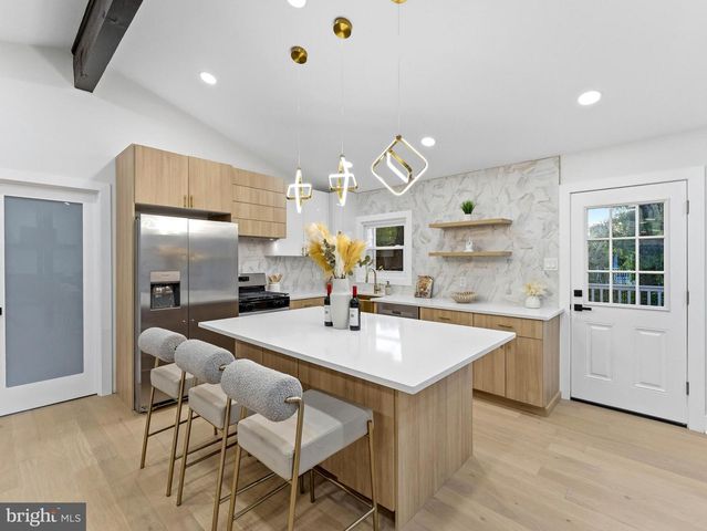 153 PEBBLEBROOK LN, Mount Laurel, NJ 08054