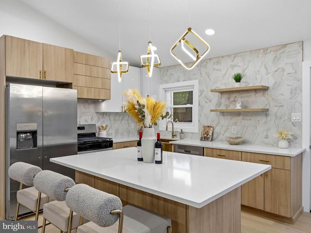 153 PEBBLEBROOK LN, Mount Laurel, NJ 08054