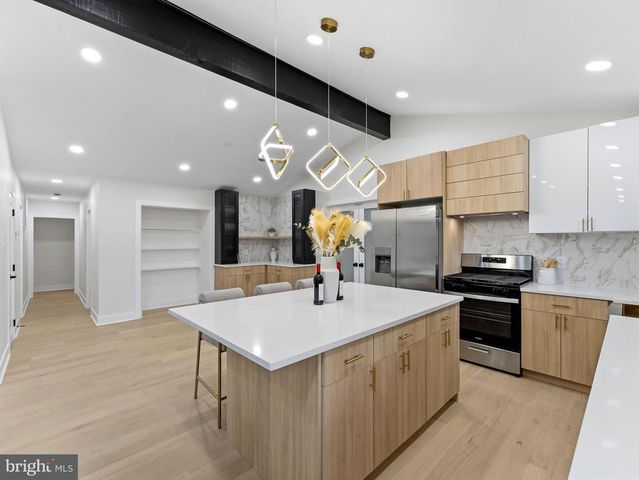 153 PEBBLEBROOK LN, Mount Laurel, NJ 08054