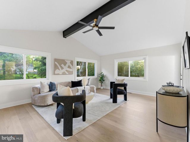 153 PEBBLEBROOK LN, Mount Laurel, NJ 08054