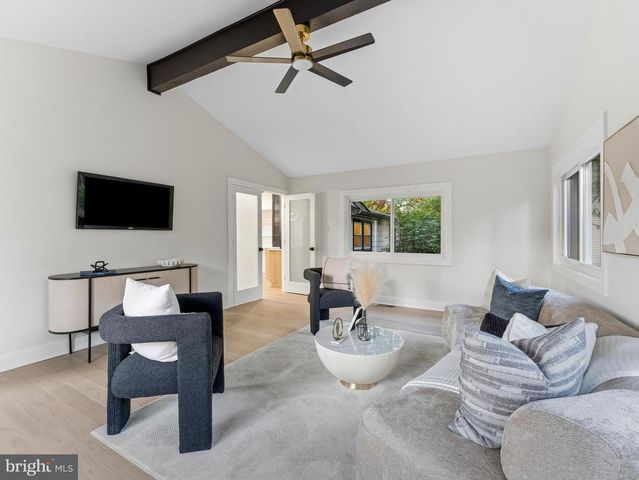 153 PEBBLEBROOK LN, Mount Laurel, NJ 08054