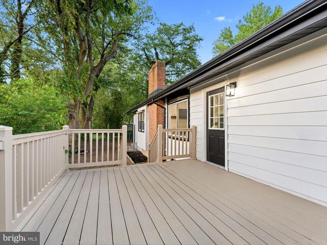 153 PEBBLEBROOK LN, Mount Laurel, NJ 08054