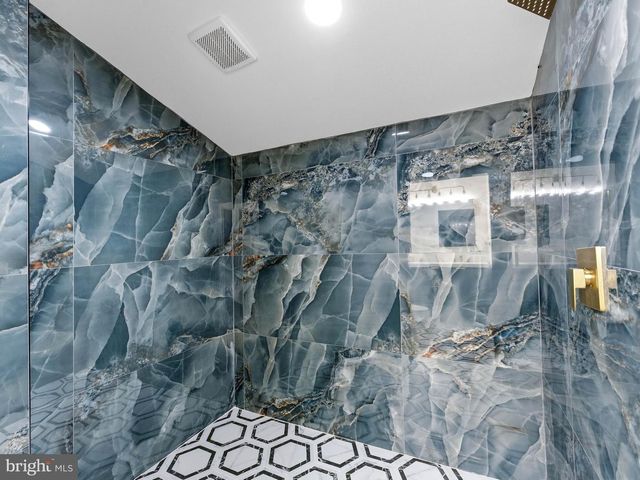 153 PEBBLEBROOK LN, Mount Laurel, NJ 08054