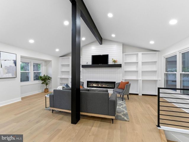 153 PEBBLEBROOK LN, Mount Laurel, NJ 08054
