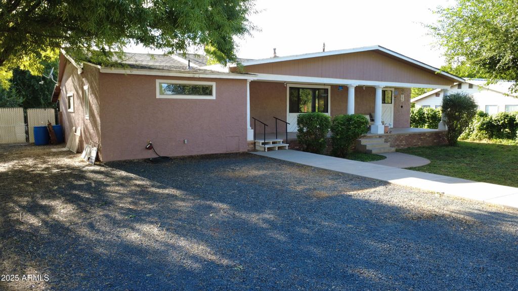44 S 3RD Street W, Snowflake, AZ 85937