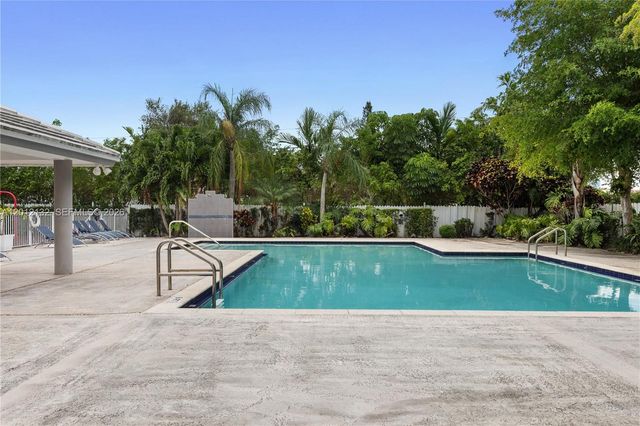 6414 SW 114th Pl, Miami, FL 33173