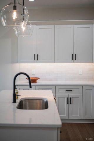 536 Leesville Road 202, Lynchburg, VA 24502