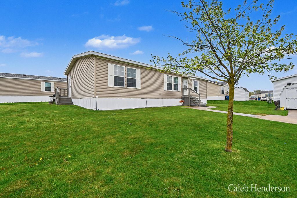 1131 Glasgow Avenue, Leighton Twp, MI 49348