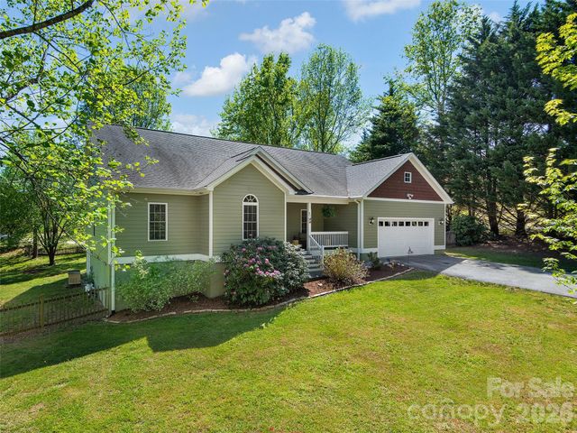 37 Crimson Lane, Hendersonville, NC 28792