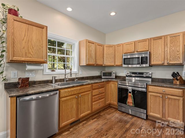 37 Crimson Lane, Hendersonville, NC 28792