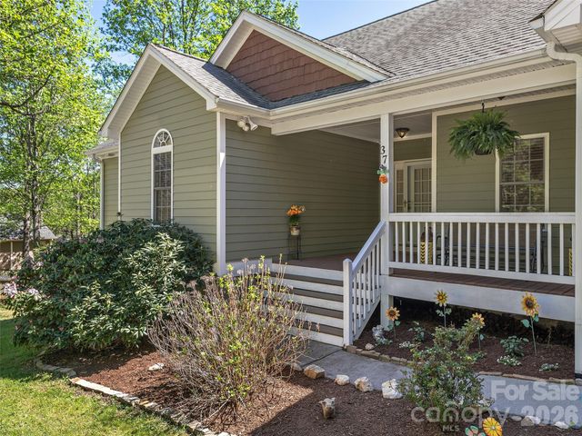 37 Crimson Lane, Hendersonville, NC 28792