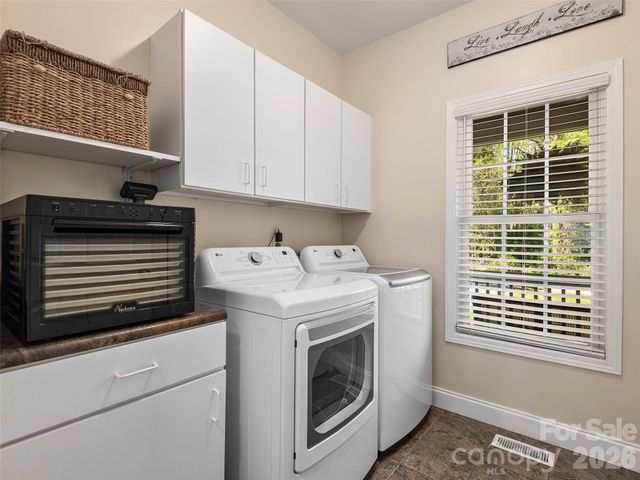 37 Crimson Lane, Hendersonville, NC 28792