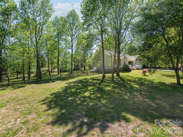 37 Crimson Lane, Hendersonville, NC 28792