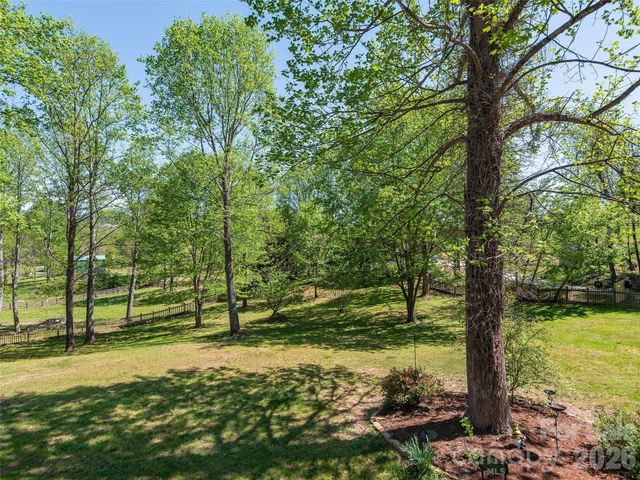 37 Crimson Lane, Hendersonville, NC 28792