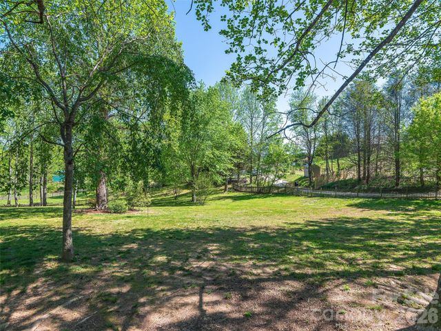 37 Crimson Lane, Hendersonville, NC 28792