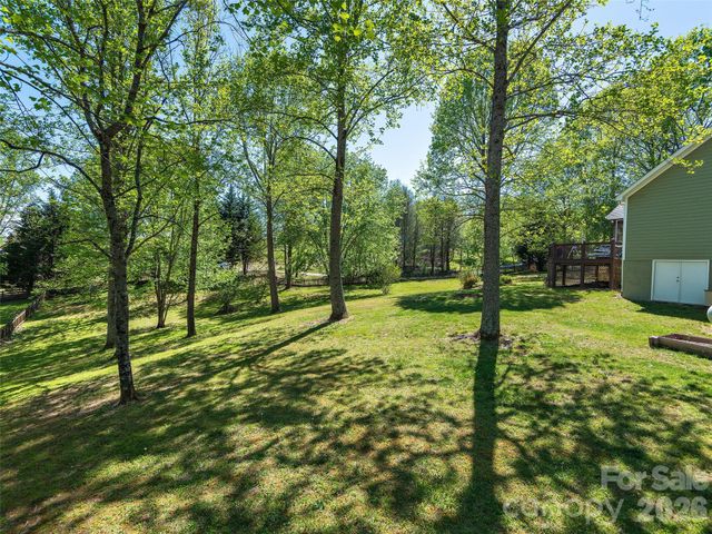 37 Crimson Lane, Hendersonville, NC 28792