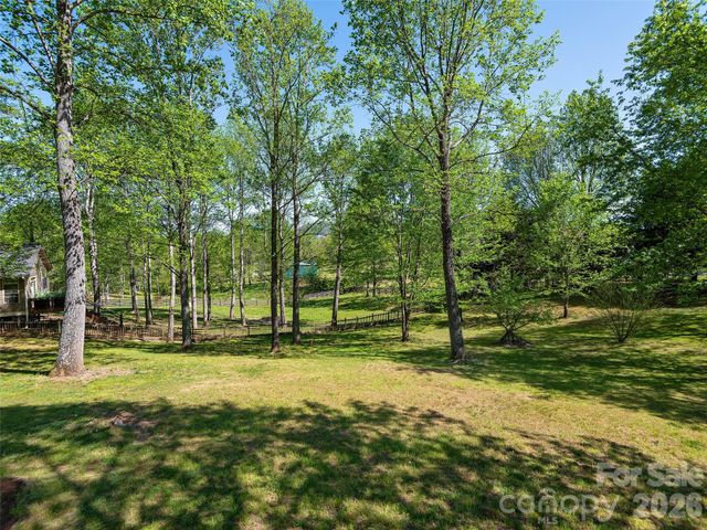 37 Crimson Lane, Hendersonville, NC 28792