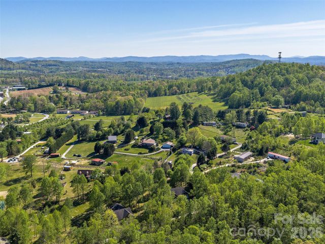 37 Crimson Lane, Hendersonville, NC 28792