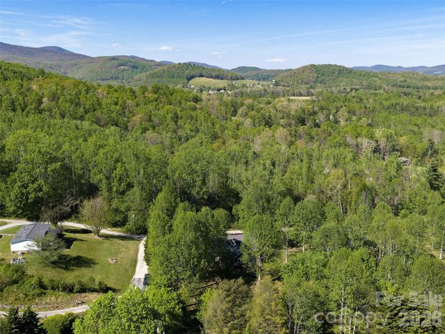 37 Crimson Lane, Hendersonville, NC 28792