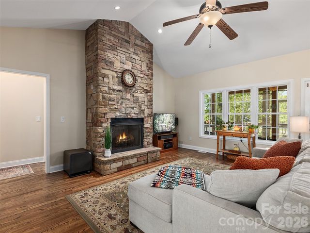 37 Crimson Lane, Hendersonville, NC 28792