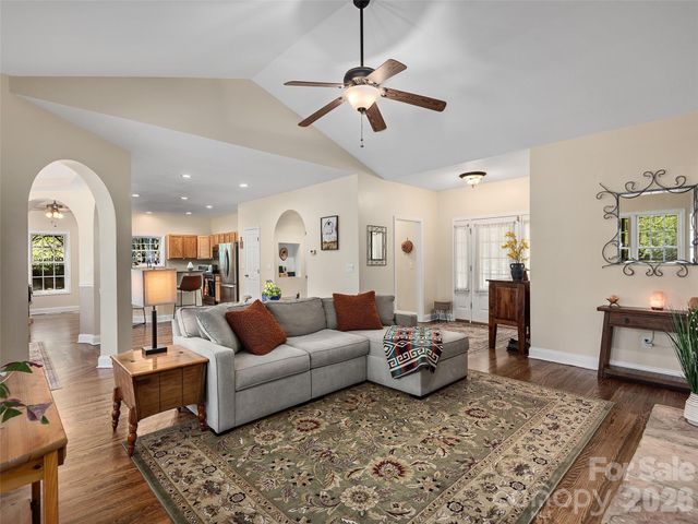 37 Crimson Lane, Hendersonville, NC 28792