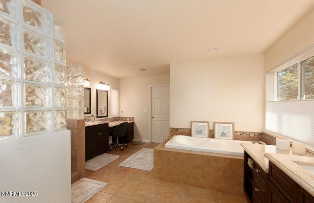 25 Nives Court, Sparks, NV 89441