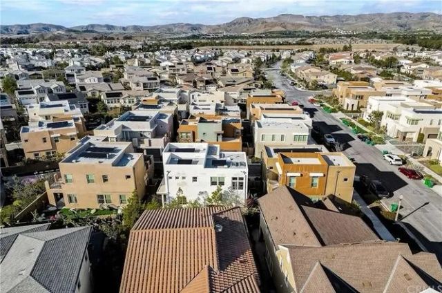 111 Newall, Irvine, CA 92618