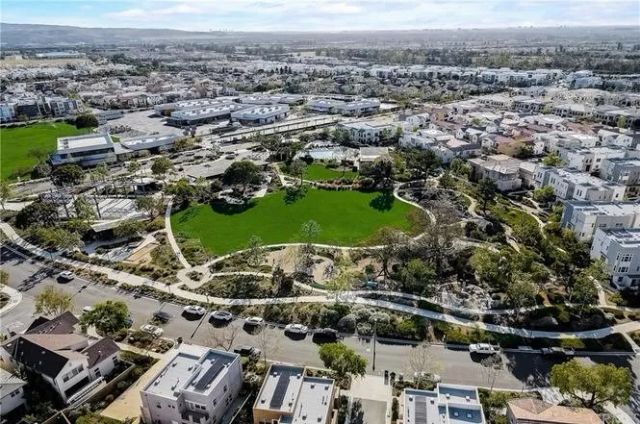 111 Newall, Irvine, CA 92618