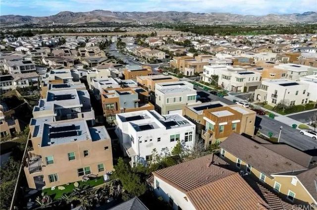 111 Newall, Irvine, CA 92618